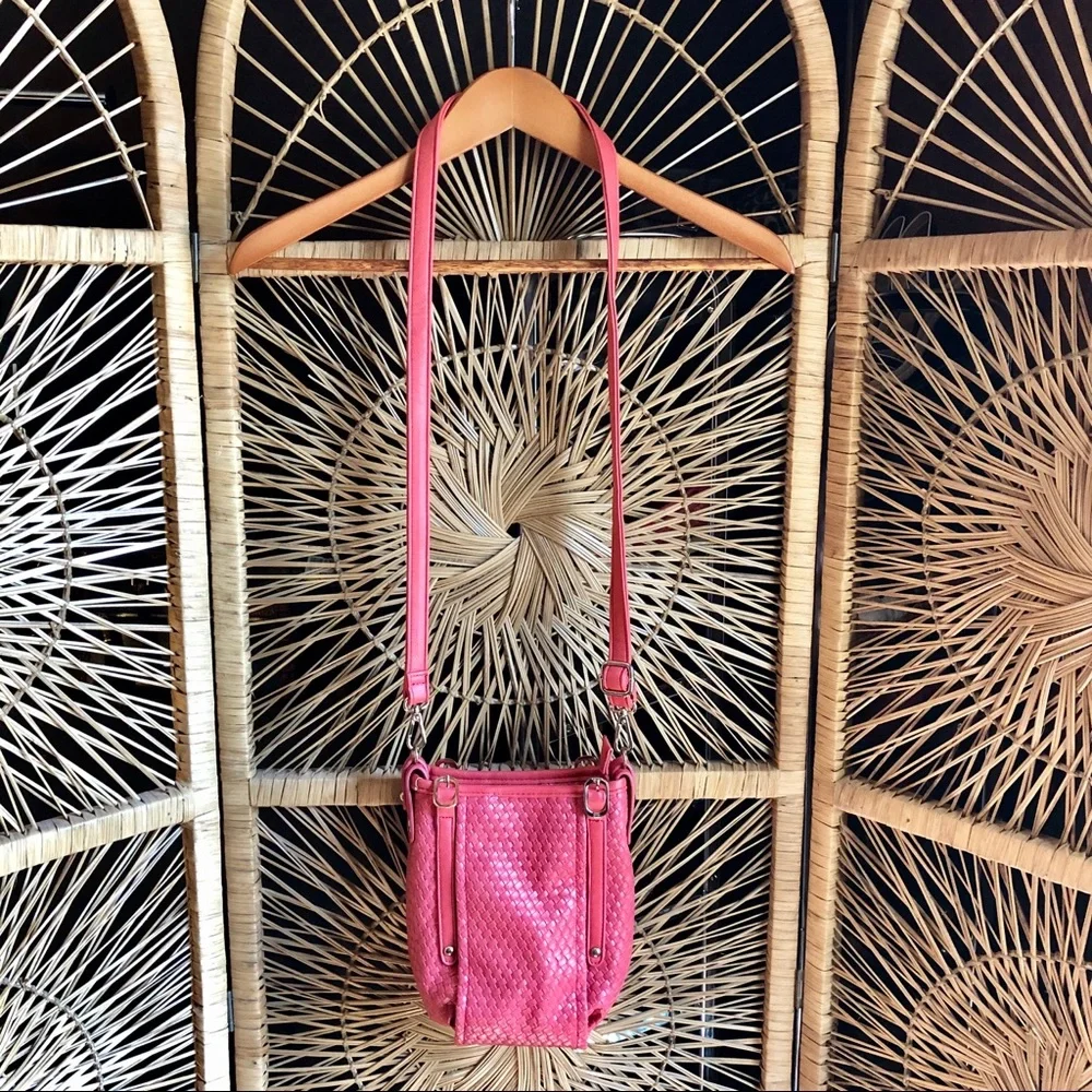 3/$20 JUST MILLIE Woven Pattern Crossbody Bucket Bag Purse Pink